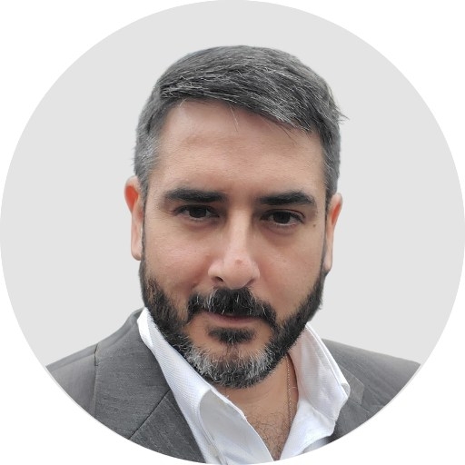 Julian Awad headshot